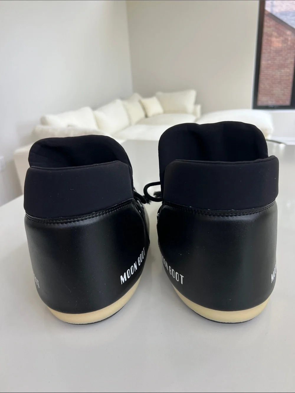 NEW with tag MOON BOOT pump nylon black and white size 10 / 10.5